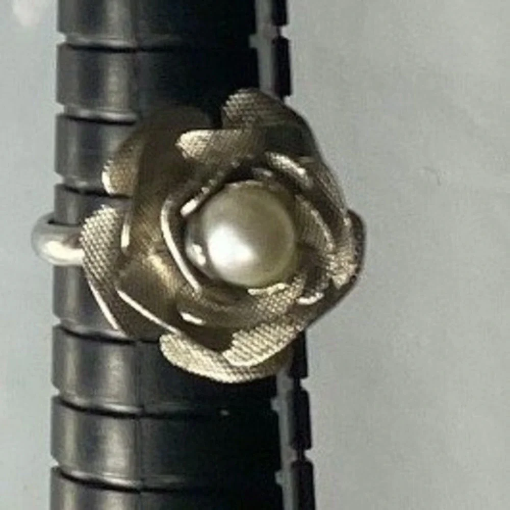Silver Tone Rose Flower Ring‎ with Pearl Accent Size 6